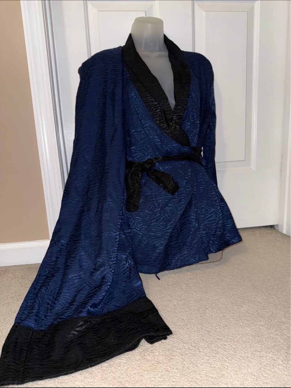Victoria’s Secret Women’s Navy and Black Wrap Pajama Set size S